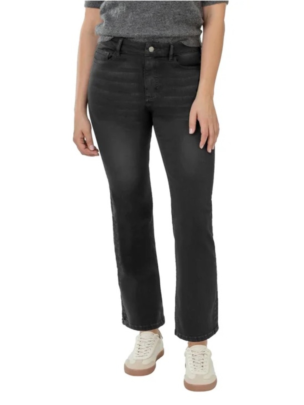 Well Worn Women's Straight Jeans in Washed Black